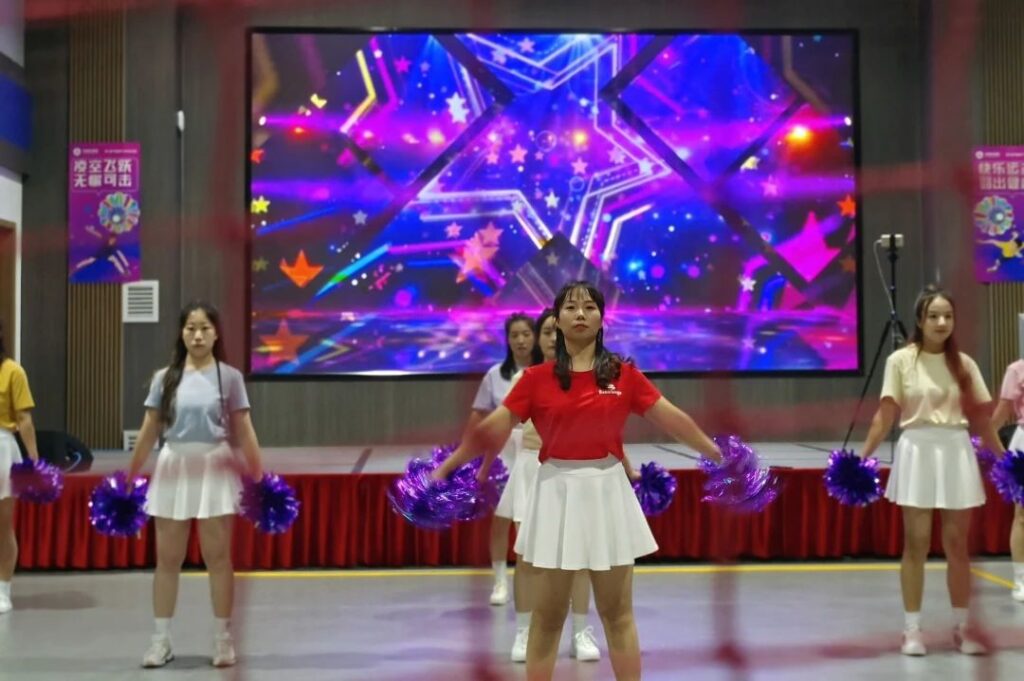 健康“羽”你分享,追梦“羽”你同行——红宝石9999hbs物流第三届“智慧杯”羽毛球比赛